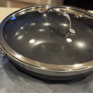 Nonstick Hex-clad 12 inch wok/Frying Pan with Glass Lid - Black/Silver